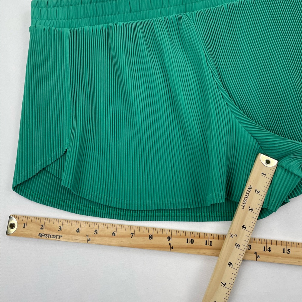 All In Motion Pleated Athletic Shorts Women’s XXL Green Ruffled Light 2.5” NWT - Picture 10 of 13